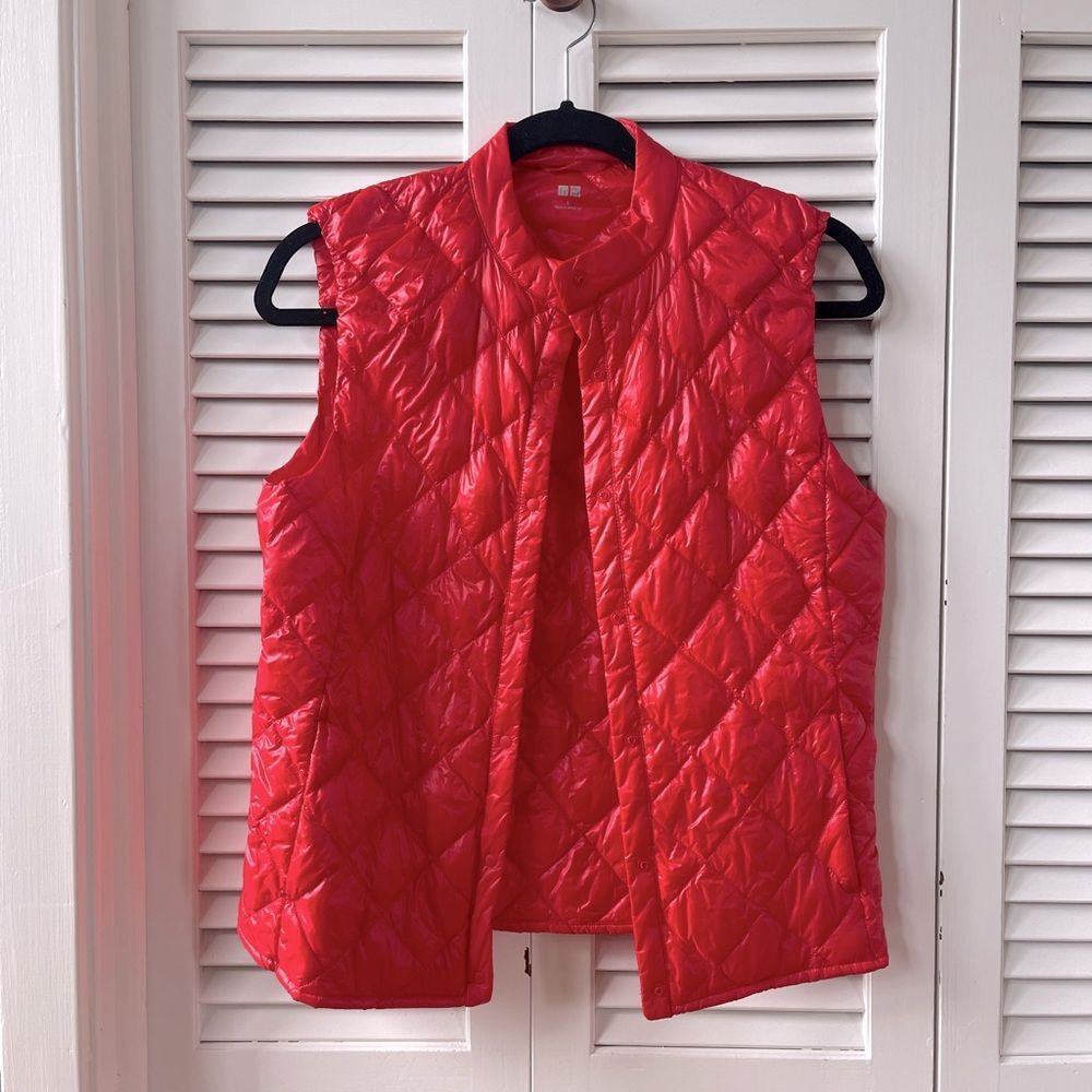 Uniqlo Ultra Light Down vest with stuff pouch